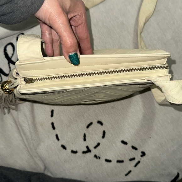 Chanel Cream leather Quilted crossbody Bag - Picture 7 of 14